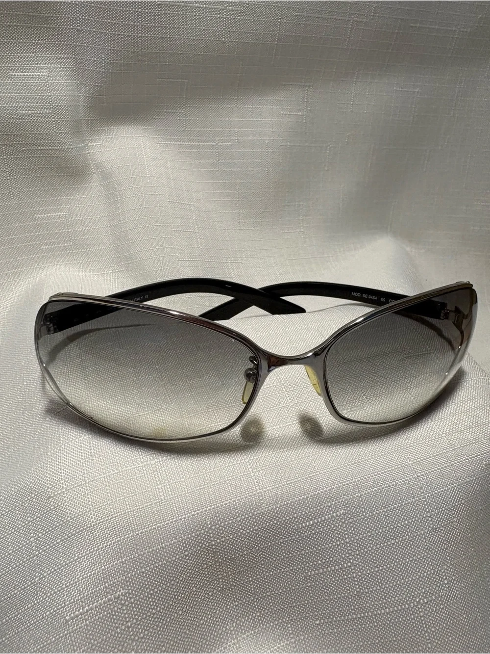 Etro Vintage Designer Sunglasses with Smoke Gradient Lenses - Black Frame